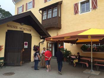 218 im Gastgarten