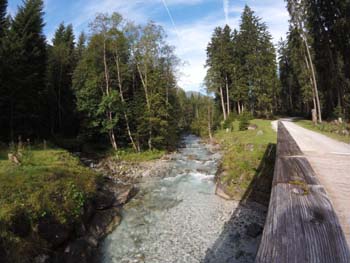 308 immer der Longa entlang