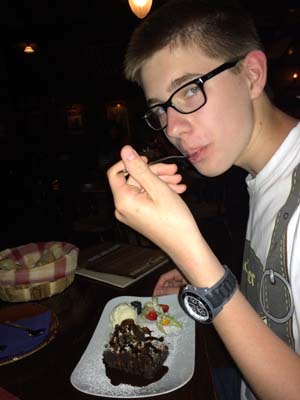 25 Abendessen im Saloon